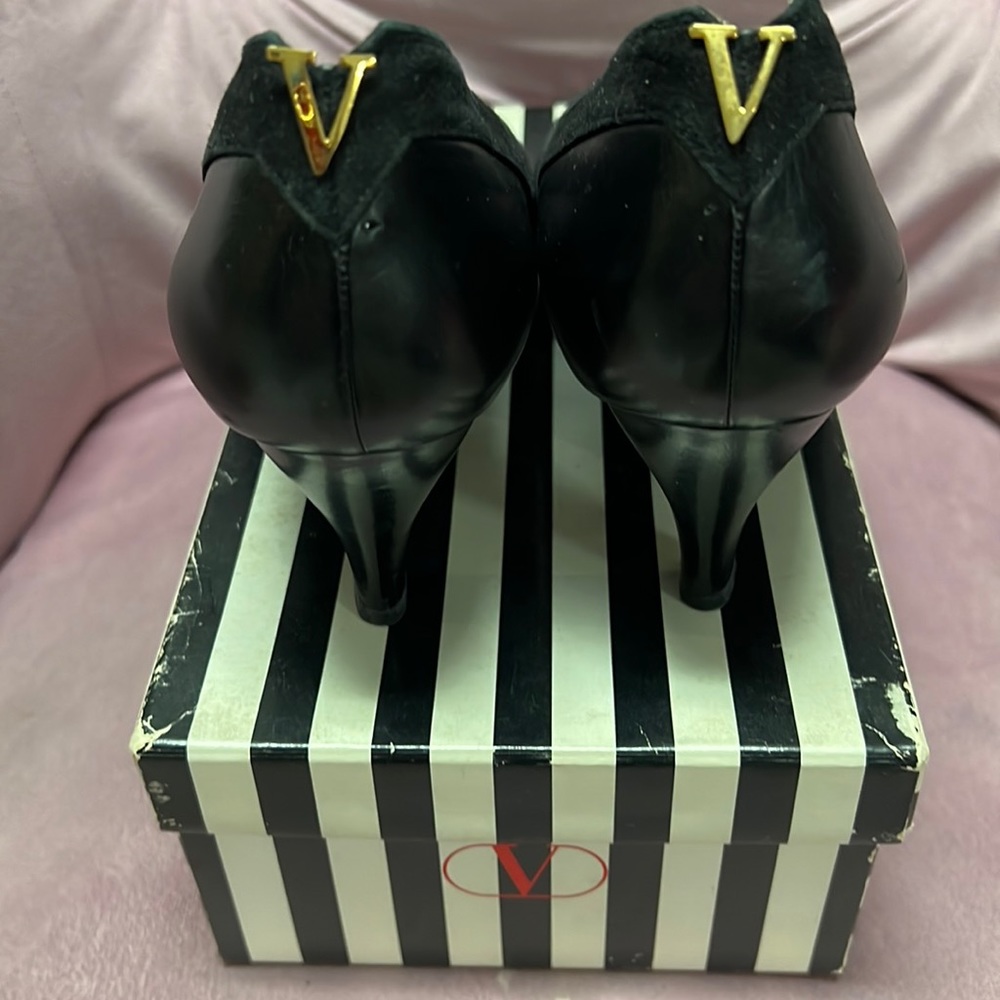 Beautiful EUC Valentino Garavani heels size 7.5